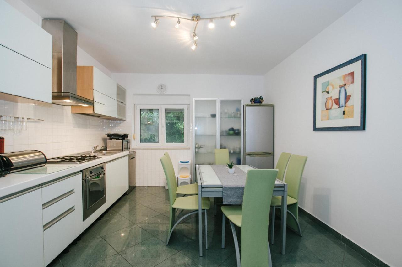 Green Apartment Kastela Exterior photo
