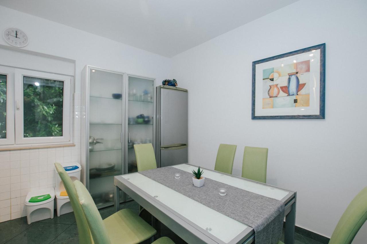 Green Apartment Kastela Exterior photo