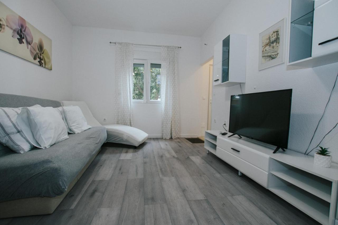 Green Apartment Kastela Exterior photo