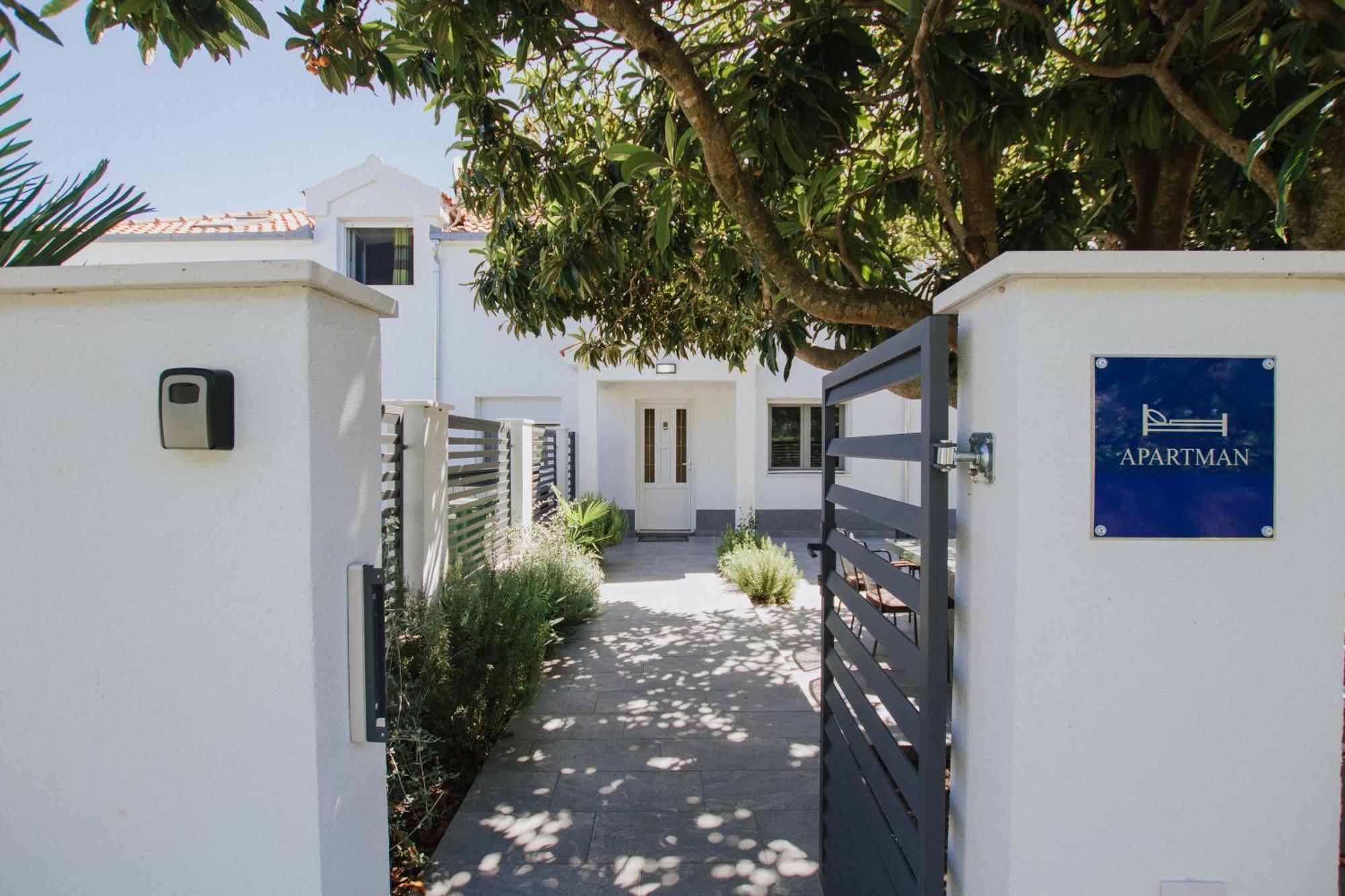 Green Apartment Kastela Exterior photo