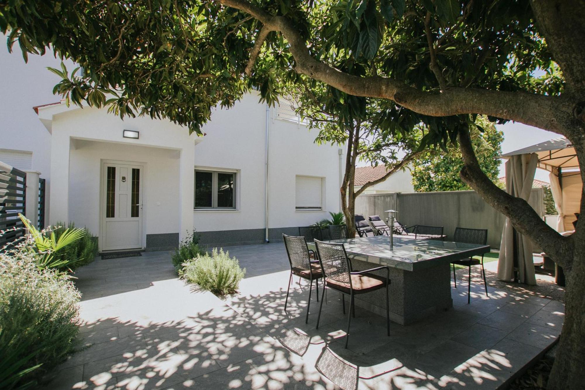 Green Apartment Kastela Exterior photo